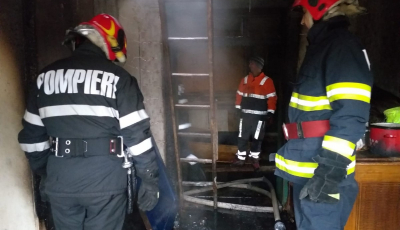 Incendiu într-un apartament din Cisnădie din cauza unei lumânări lăsată aprinsă