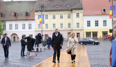 Acuzat de Dăncilă că e misogin, Iohannis e apărat de Astrid Fodor. ”Saluta femeia de serviciu”