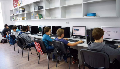 Compania sibiană Ropardo a dotat Palatul Copiilor cu un laborator nou de Matematică Aplicată în Tehnică de Calcul