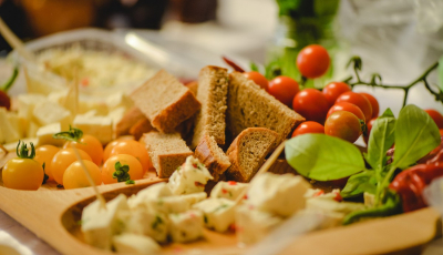 Ca la mama acasă, la Bradu. Invitație pentru a redescoperi ”gastronomia țărănească”