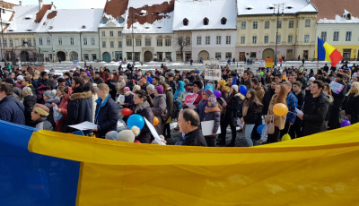 Marșul pentru viață de la Sibiu: între susținerea familiei și interzicerea cuplurilor de același sex | Video și foto