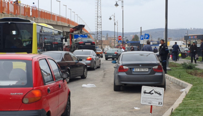 Video. Circulația în jurul noului mall: polițiști ușor ignorați, mașini ridicate, șoferi speriați