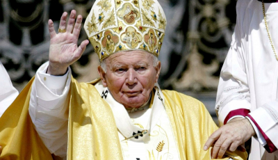 Un tifon cu urme din sângele Papei Ioan Paul al II-lea va fi purtat într-o procesiune pe străzile Bucureștiului
