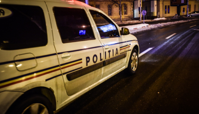 Hoți prinși de Poliție în timp ce cărau televizoarele furate pe stradă