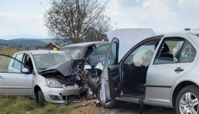 Trei șoferi răniți într-un accident lângă Cornățel