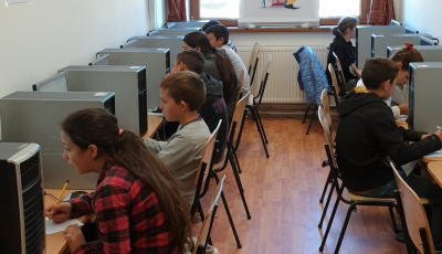 Premieră pentru școala satului sibian: Digitalizarea orei de matematică