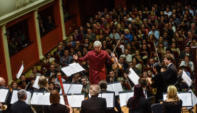 Concertul Johann Strauss Ensemble pentru copiii din Sibiu, transmis în direct în Târgul de Crăciun