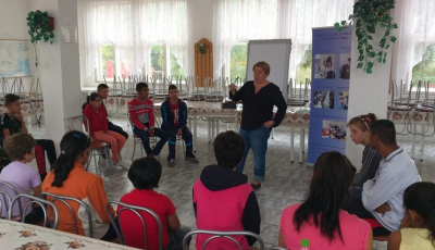 Tabără pentru 20 de copii cu deficiențe, organizată în Sibiu și la lacurile de la Ocna