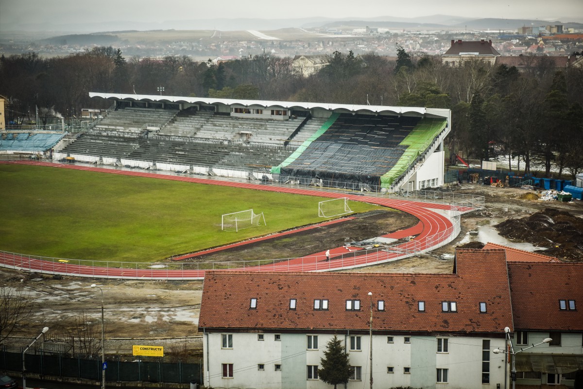 Minut cu minut. Cum se târăște șantierul de reparații al stadionului la care modernizarea nici nu a început