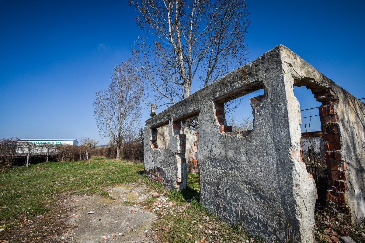 FOTO | Imaginile nepăsării: rugină, mizerie și buruieni. Stadioanele Sibiului au ajuns ruine