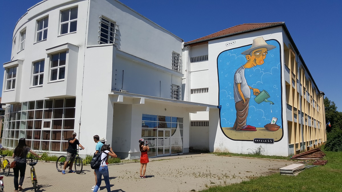 Ce are Sibiul unic în lume: un tur de artă stradală pe pereții școlilor | FOTO