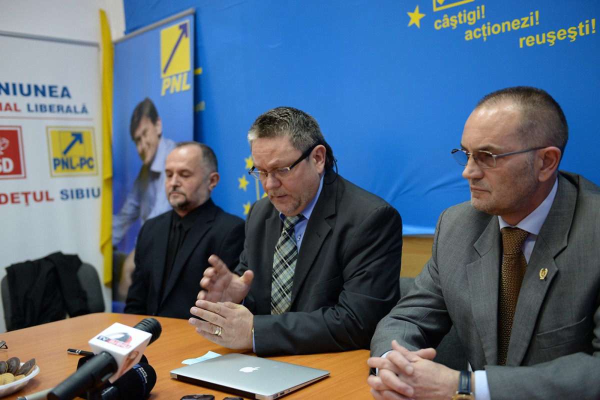 Media parlamentarilor: Unul din trei își verifică mailul. Ce a fost, ce va fi