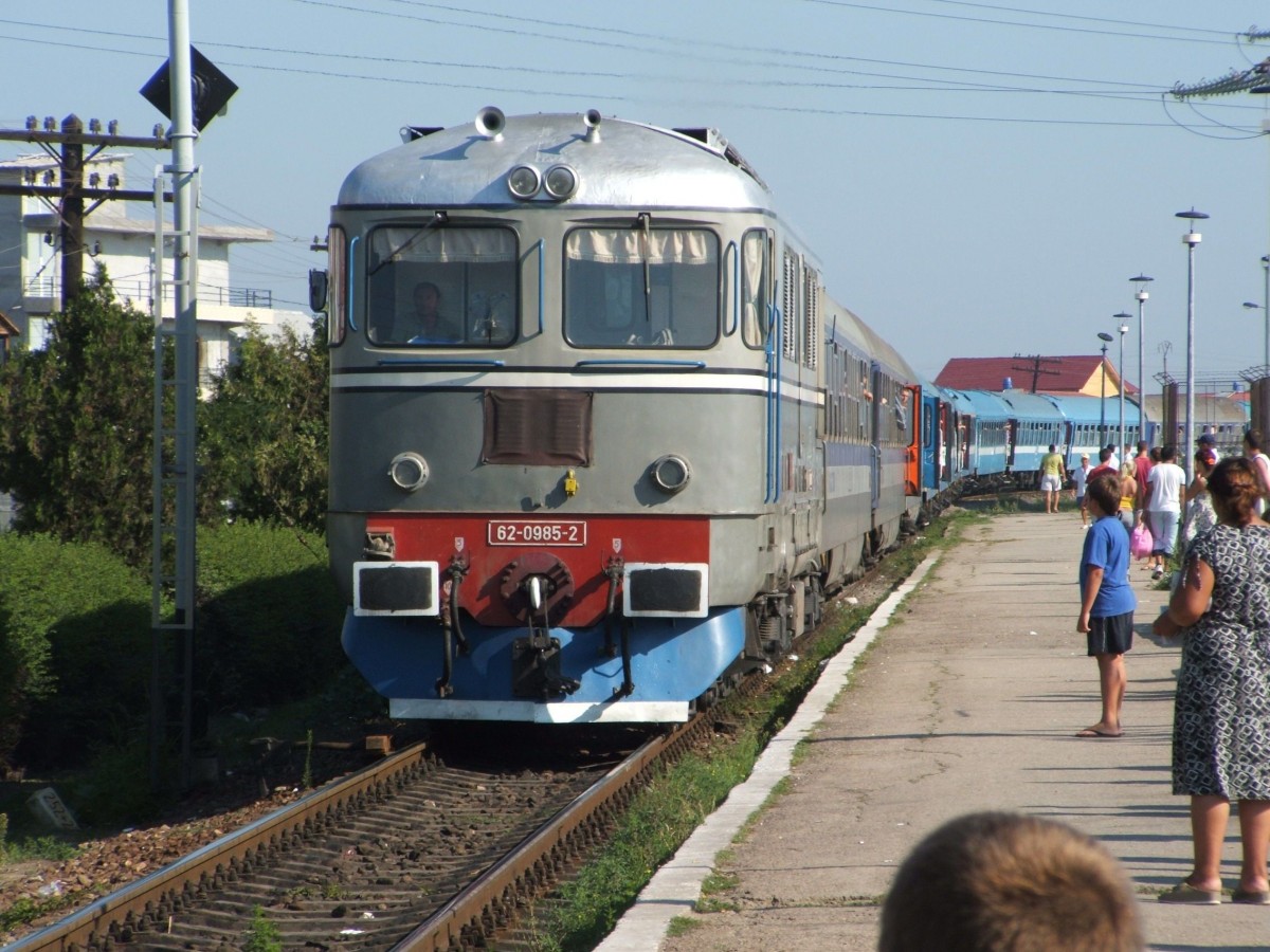 Femeie lovită de tren pe Valea Oltului