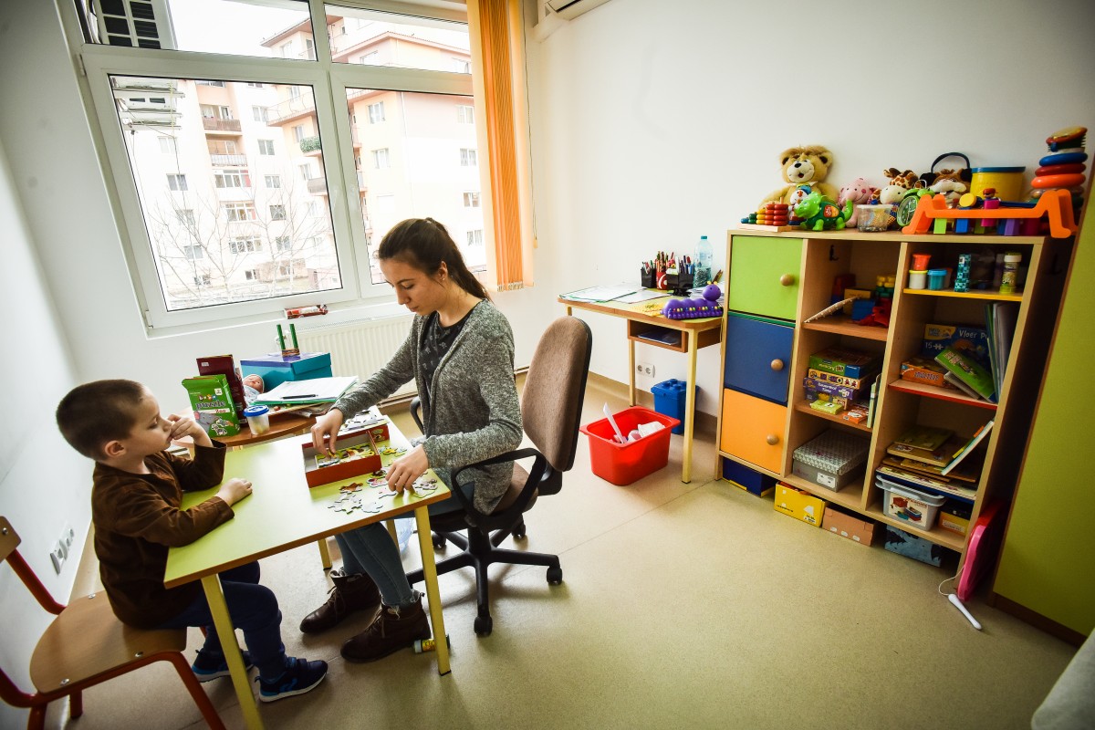 Mama unui copil cu autism: „Nu vreau să știu cum ar fi fost viața fără UCOS”