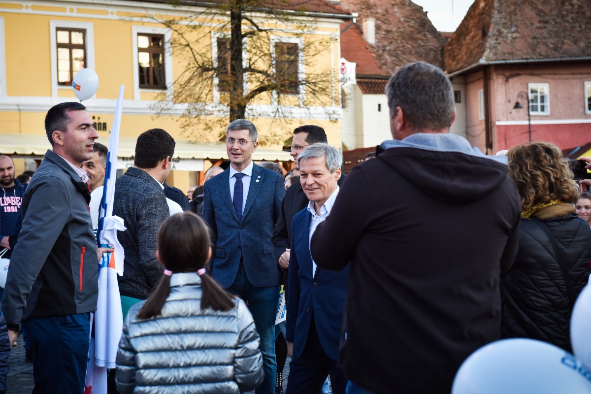 Cioloș și Barna: Alianţa USR PLUS îl susţine pe Klaus Iohannis în turul al doilea