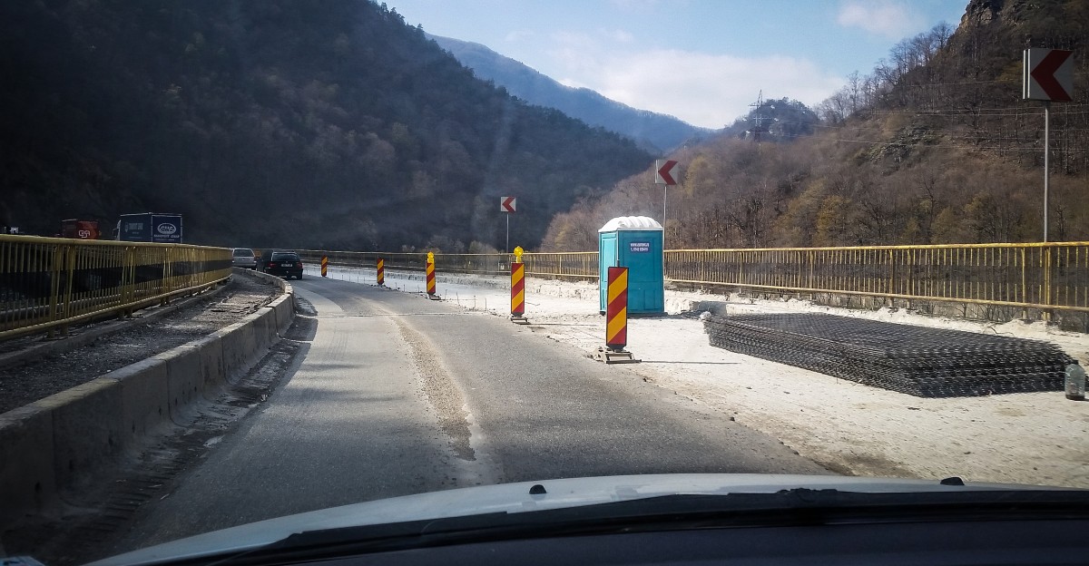 Trafic alternativ mâine, pe Valea Oltului, la Cârligu Mic