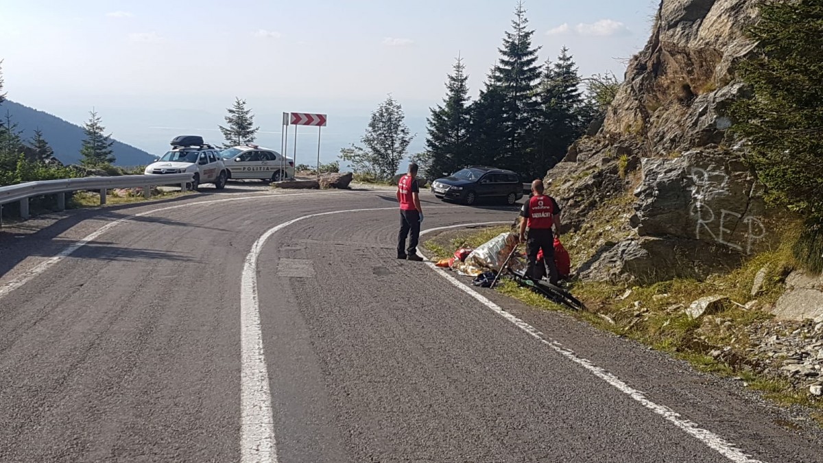 Un biciclist a ajuns la spital, după ce a căzut pe Transfăgărășan