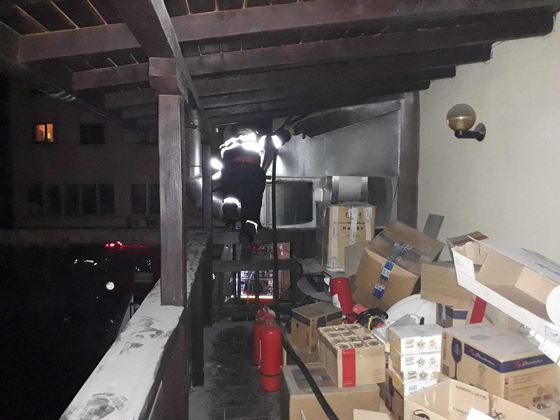 S-a întâmplat în Vâlcea. Un restaurant a luat foc din cauza flambării mâncării