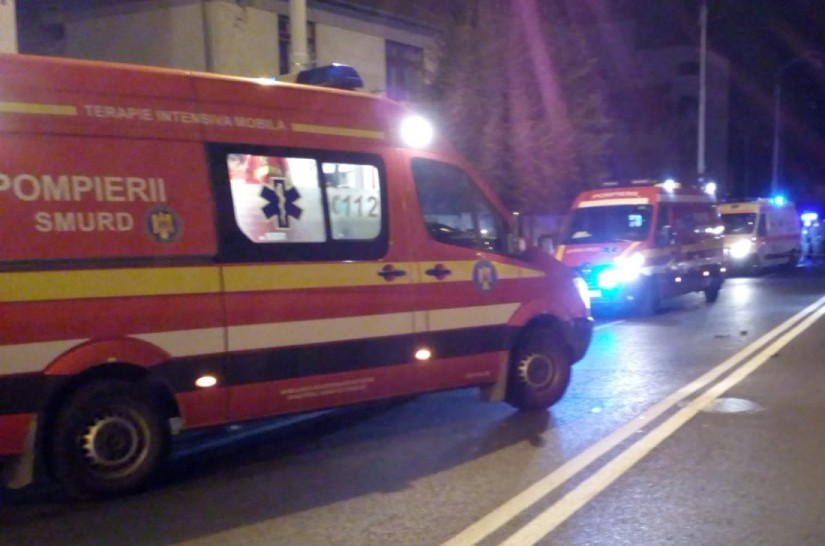 Copil de opt ani, lovit de mașină. Se plimba cu trotineta pe stradă