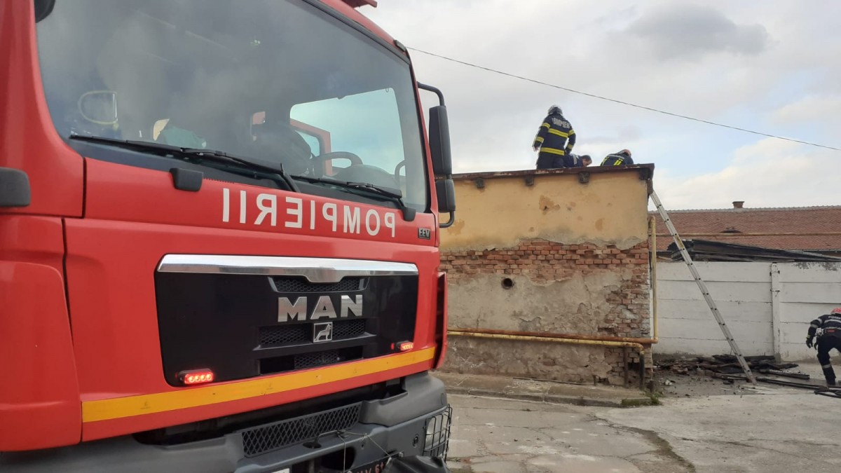 Actualizare. Incendiu la o casă din Cisnădie. Focul a fost stins