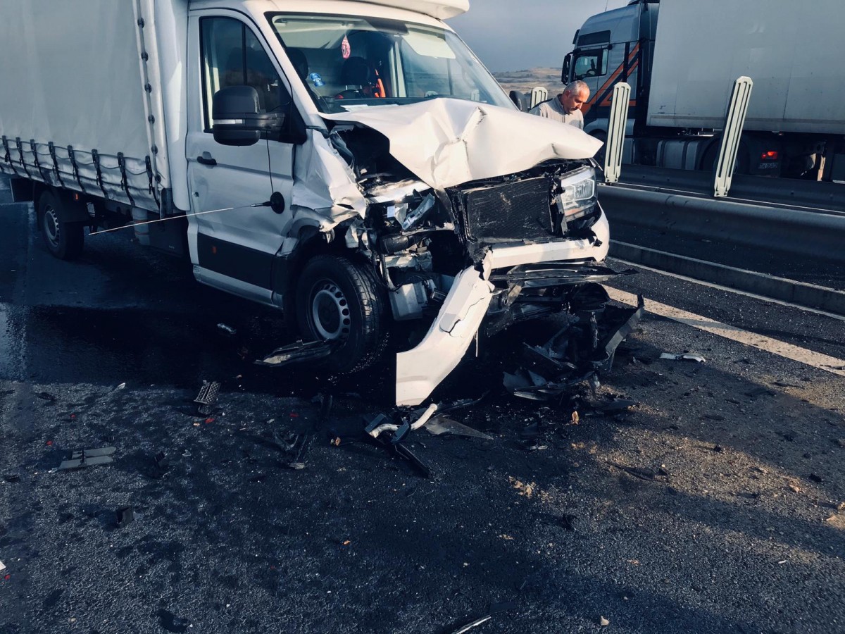 FOTO-Accident în lanț pe autostradă, în zona Apoldu. Trafic blocat parțial