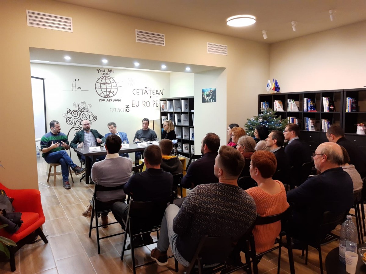 Dezbatere la Sibiu. ”La treizeci de ani de la Revoluţie, este vremea respectului pentru eroi”