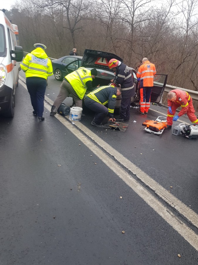 Accident în lanț, la Hula Bradului. Patru persoane au fost rănite