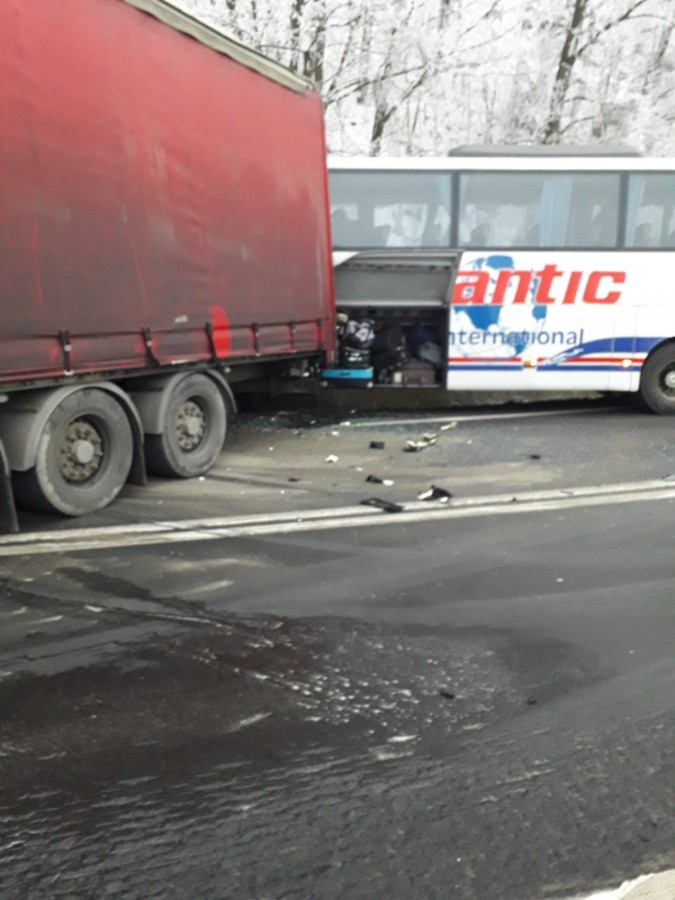 Starea victimelor din accidentul de la Tălmaciu: „Șoferul va fi operat”