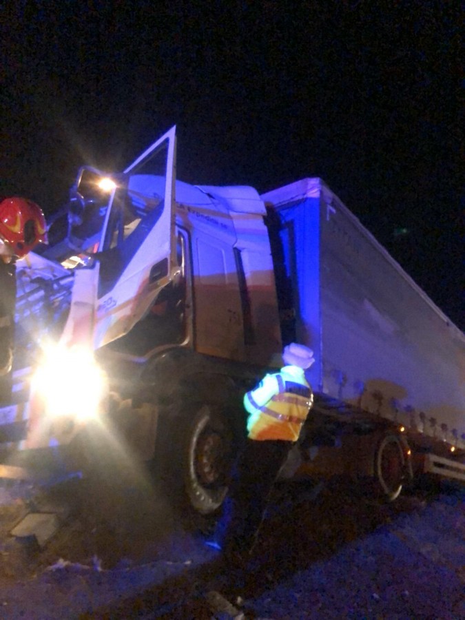 Trafic îngreunat pe DN 7, Sibiu-Rm. Vâlcea, din cauza unui șofer de TIR băut