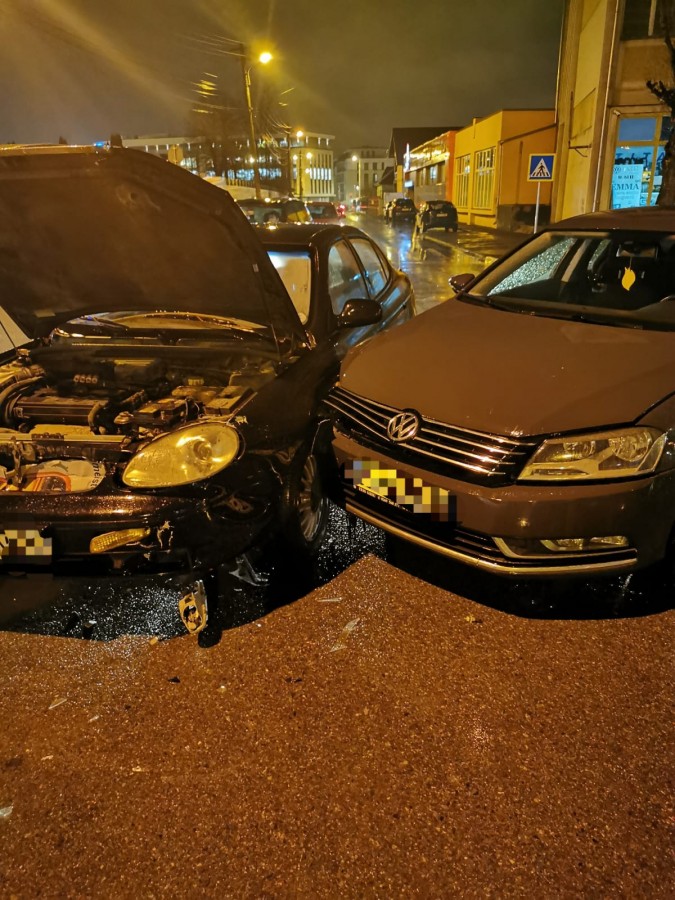 Un șofer a fost rănit, după ce a lovit o altă mașină în intersecție, în Ștrand