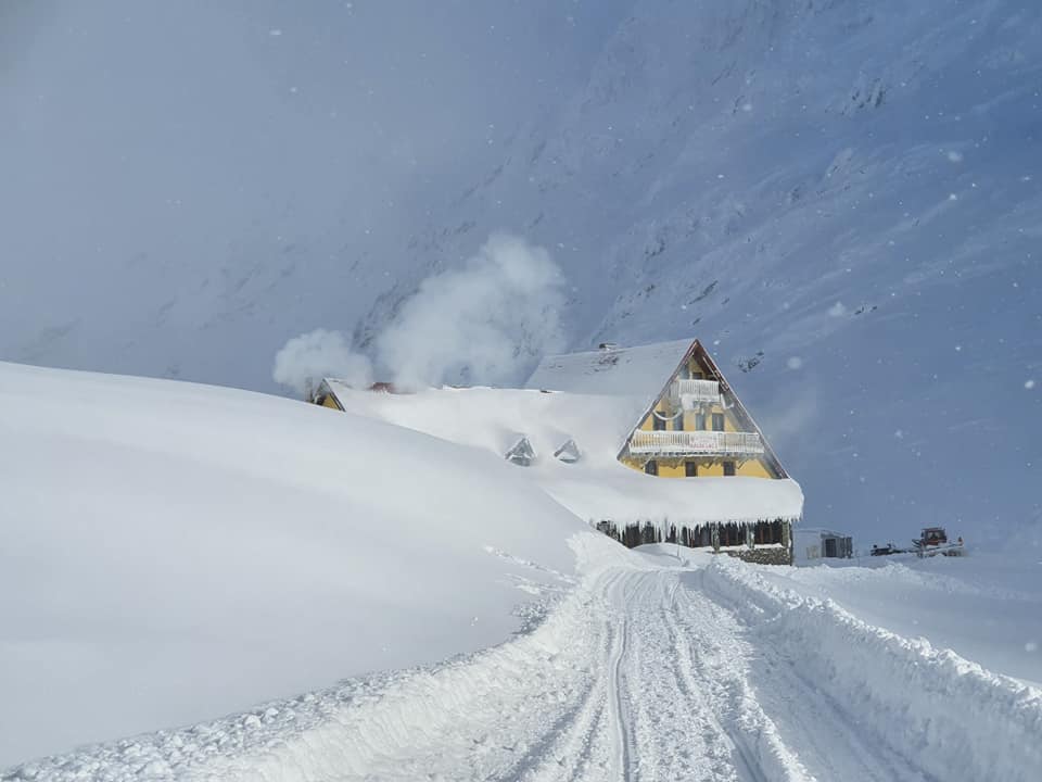 Turiștii se bucură de un peisaj ca în povești, la Bâlea Lac | foto video