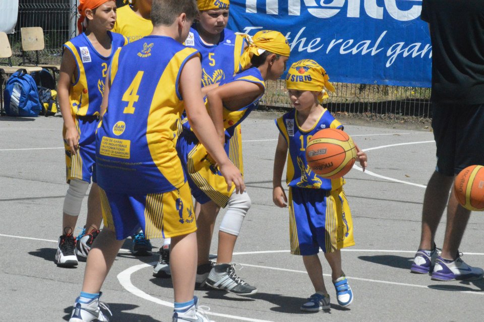 În căutarea talentelor. CSU Sibiu organizează preselecţii pentru copiii care iubesc baschetul