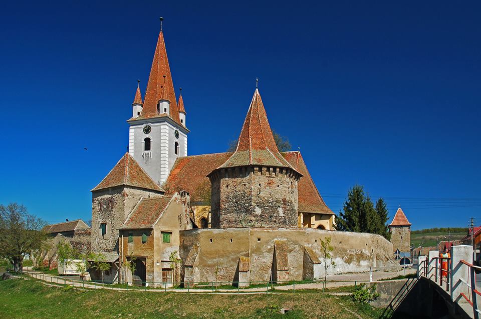 „Descoperă Sufletul Transilvaniei” pe drumul artei în bisericile fortificate