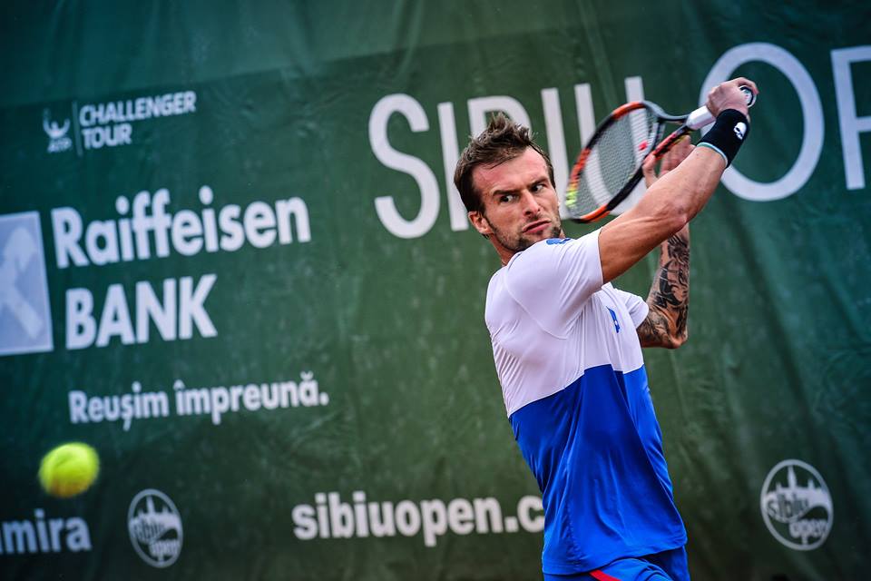 “Uraganul” Ungur nu i-a dat nicio şansă lui Luncanu, iar Riba şi-a făcut viaţă grea pe final – semifinale Sibiu Open. Românii, campioni la dublu