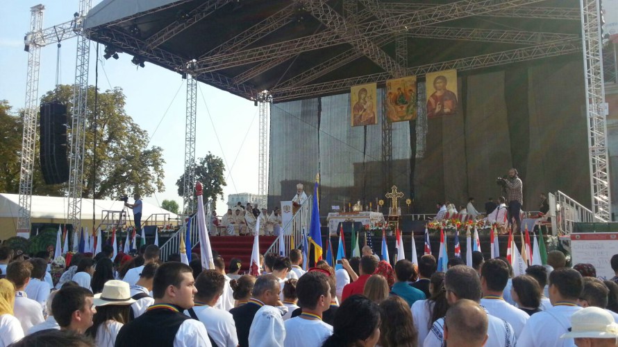 Patriarhul Daniel a oficiat prima slujbă la Catedrala Mântuirii Neamului