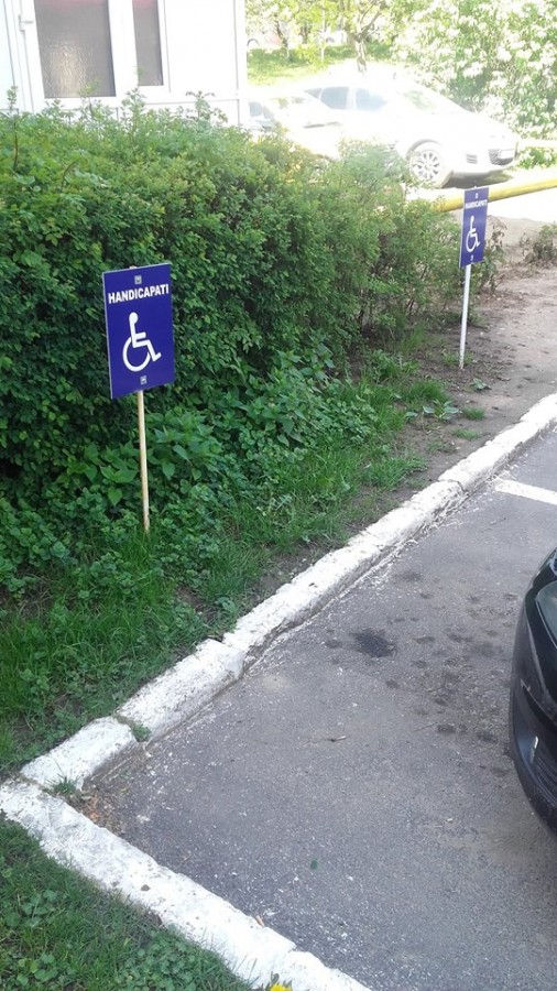 Poliția locală va ridica și mașinile parcate pe locurile rezervate persoanelor cu handicap