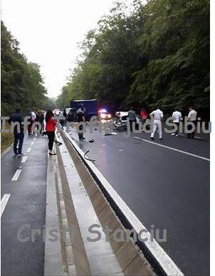 ACTUALIZARE Accident cu un microbuz în zona Muzeului din Dumbrava. Două victime