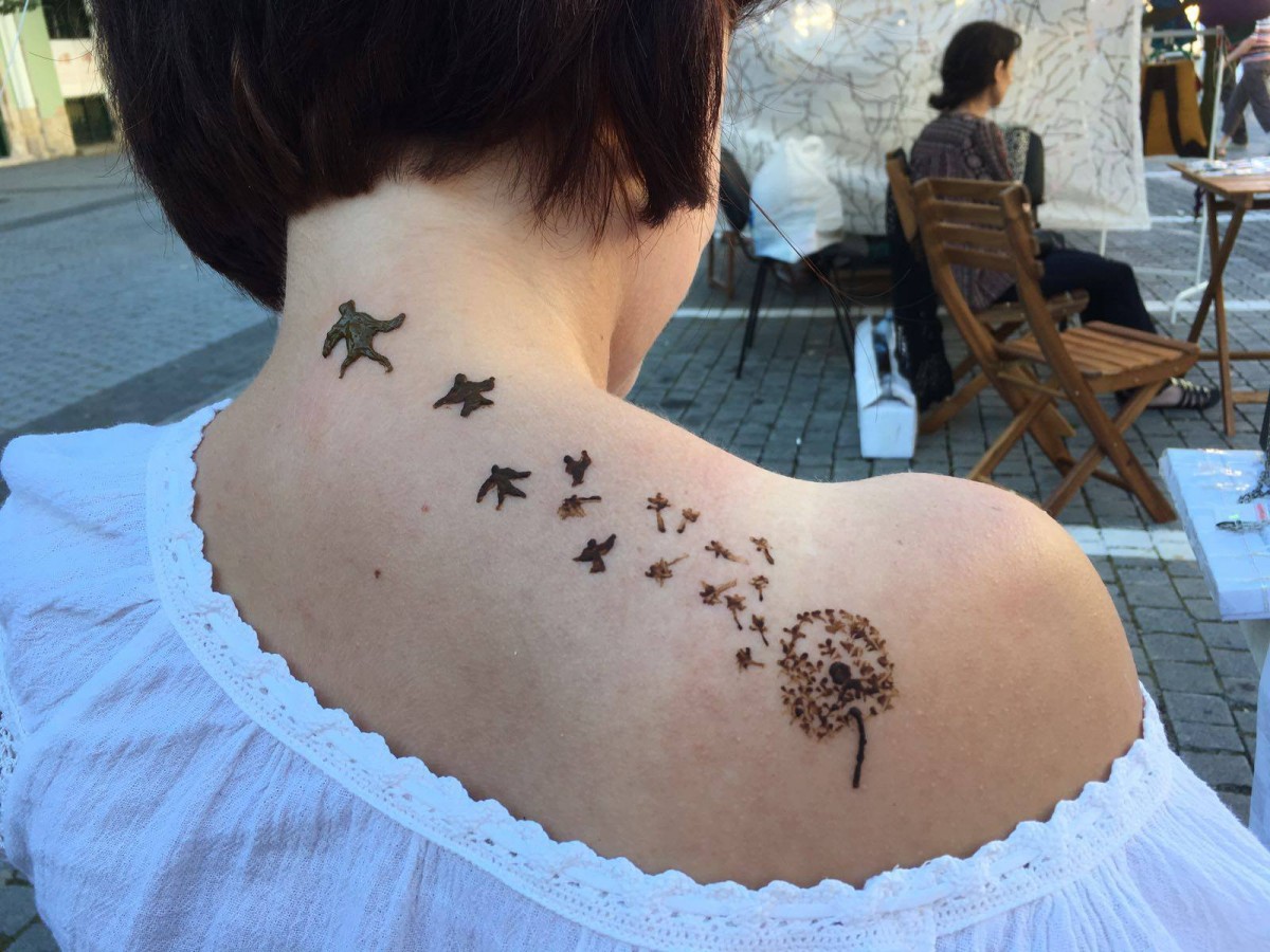 Micile afaceri din Sibiu. Gio, fata cu tatuajele cu henna