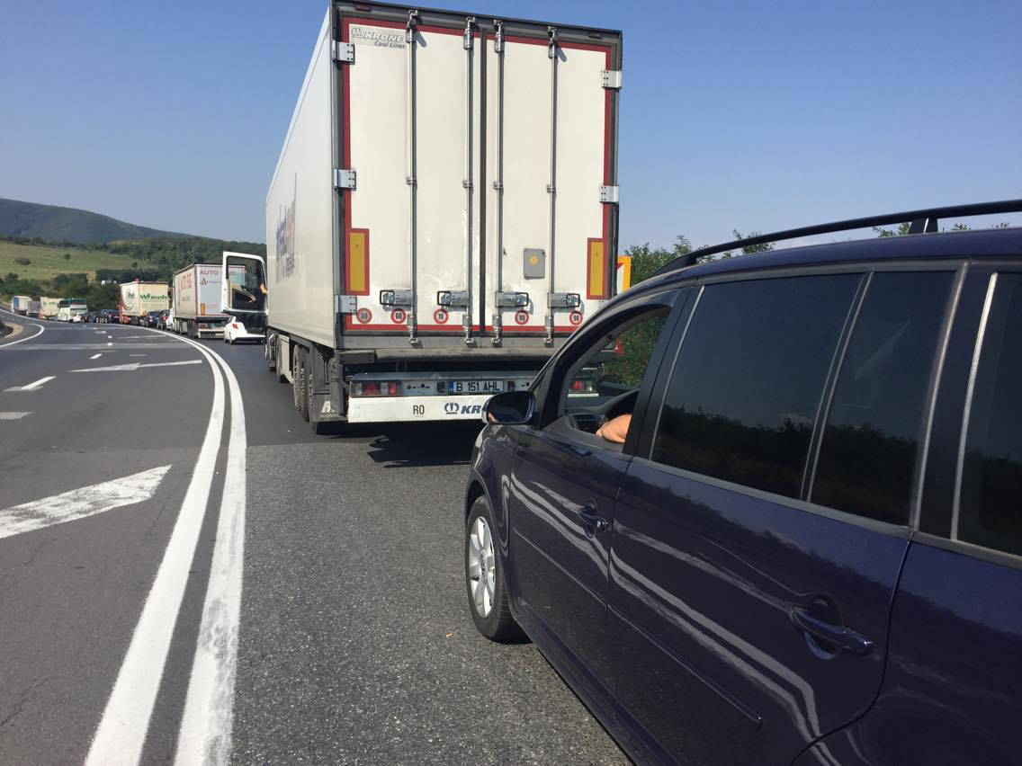 Protestul transportatorilor. DN1, blocat de peste 100 de TIR-uri | Foto Video