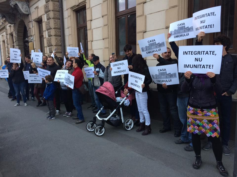 Vot în Senat Oprea: 2.500 de oameni au protestat la București, în jur de 40 la Sibiu