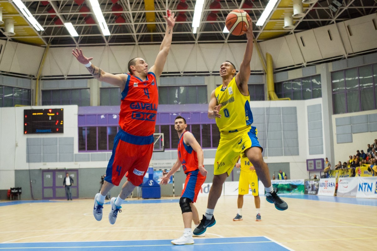 CSU Sibiu a cedat pe terenul campioanei