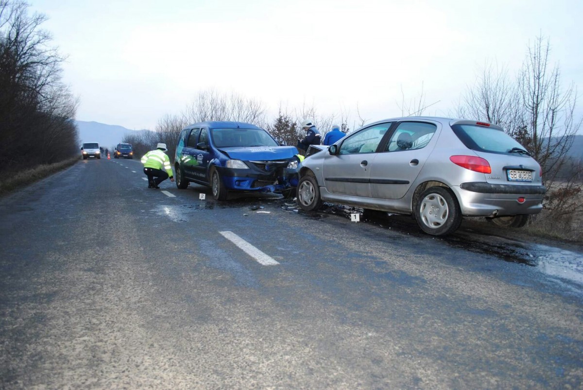 A adormit la volan. Patru răniți într-un accident la ieșire din Cisnădie, spre DN 1 | Actualizare