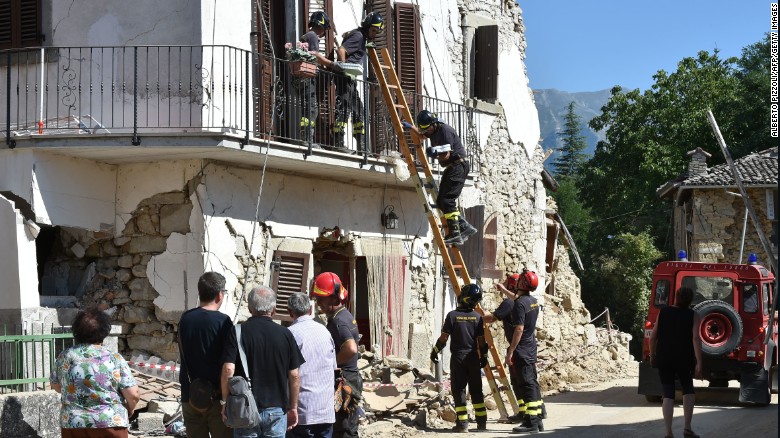 Zece dintre românii daţi dispăruţi în urma cutremurului din Italia au fost găsiţi şi sunt în viaţă. MAE a revizuit bilanţul la patru