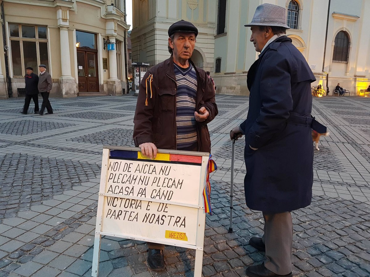 300 de sibieni au arătat că... ”#rezist”