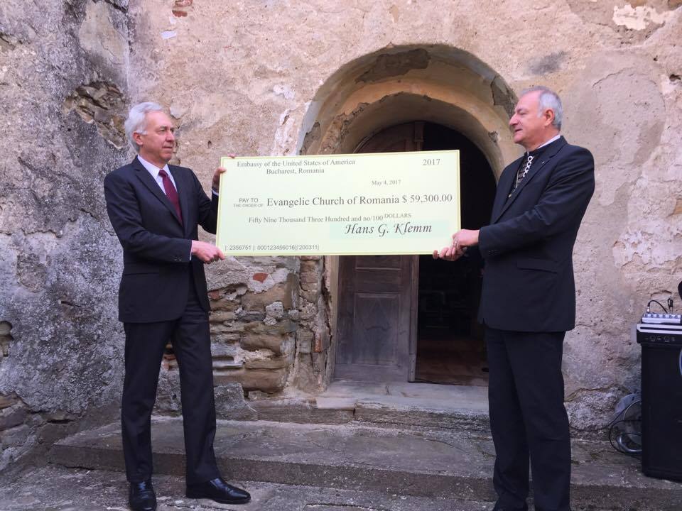 Ambasadorul SUA, Hans Klemm, a donat Bisericii Evanghelice 59.300 de dolari