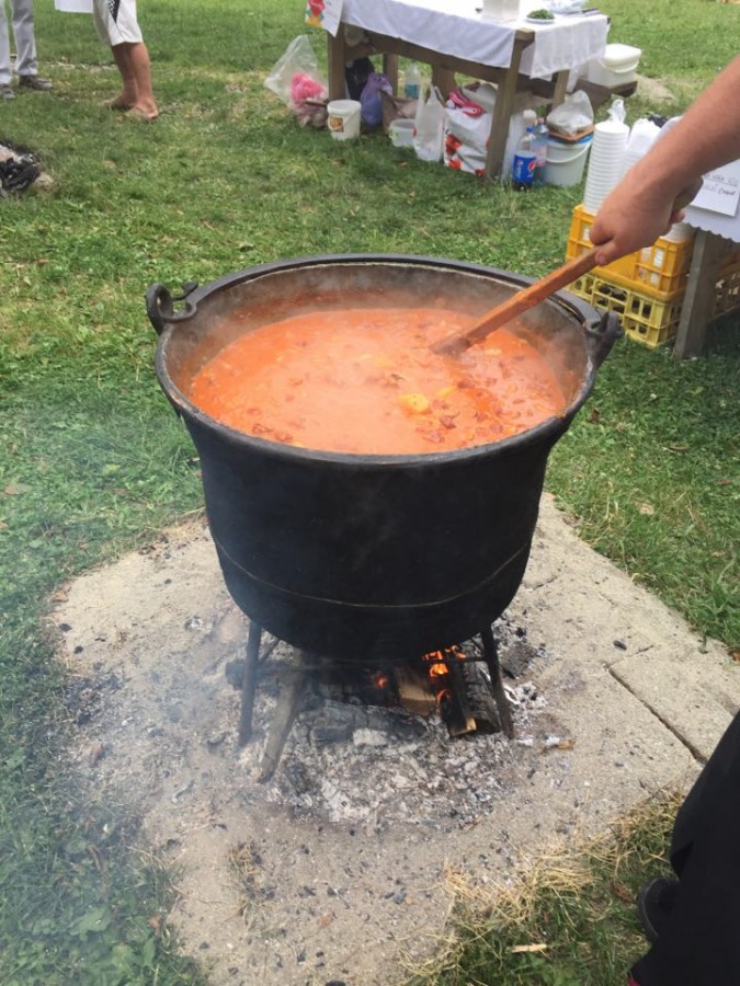 Bucătarii sibieni gătesc pentru bătrâni și copii