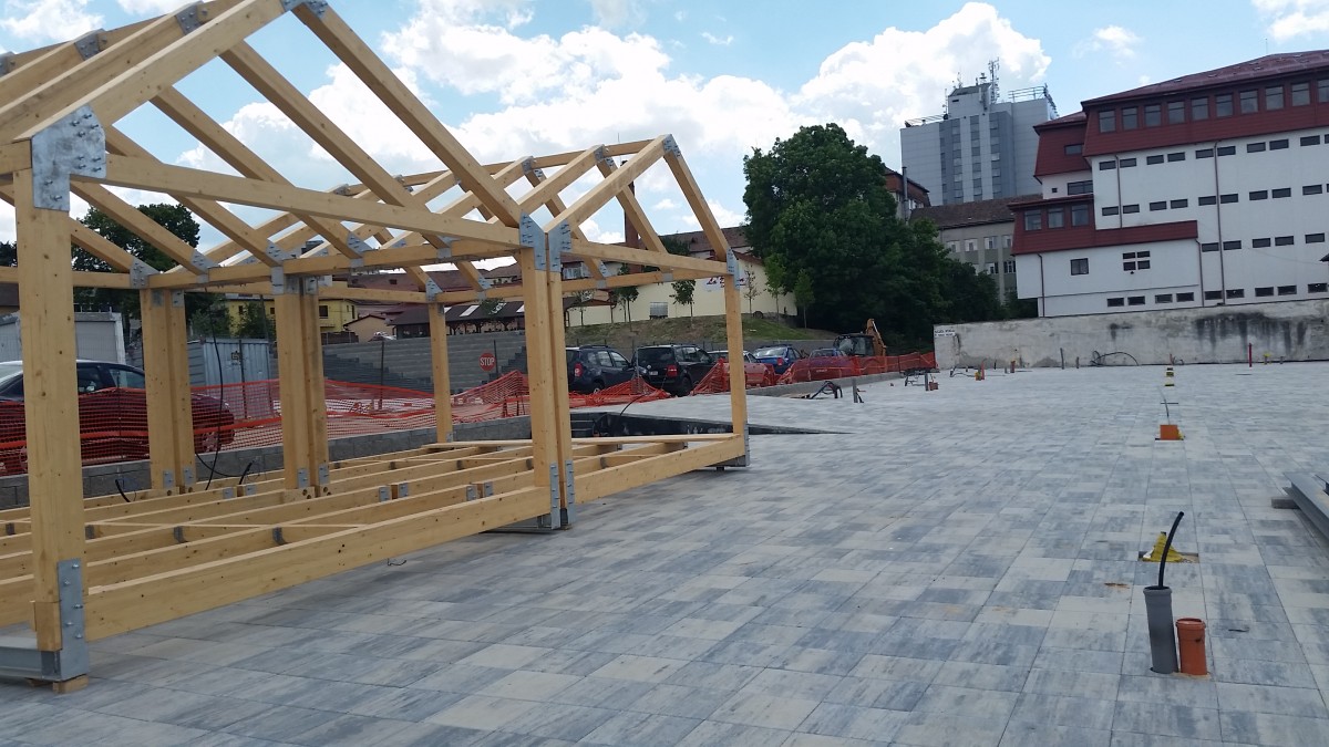 FOTO – A început amplasarea căsuțelor în Habermann Markt