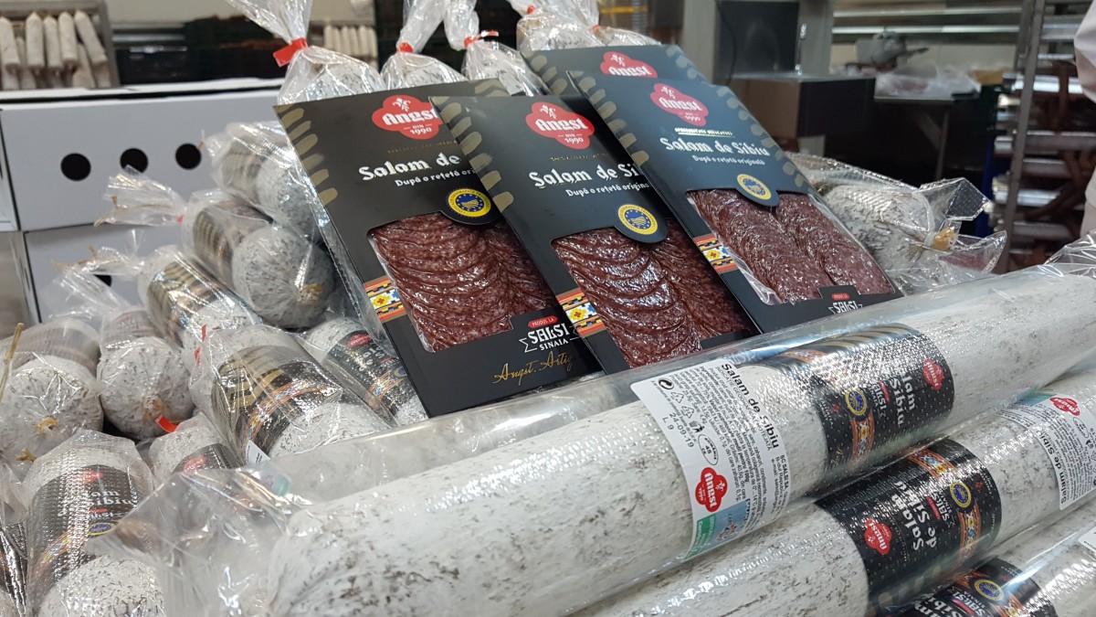 Președinta Asociației Producătorilor de Salam de Sibiu: „Toată lumea întreabă: e de Sibiu și se face la Sinaia?”
