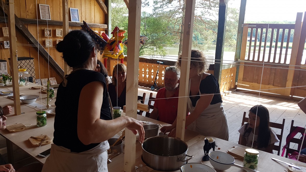 Foto - Video În Sibiu, s-a gătit o supă româno-franceză. „Este delicioasă”