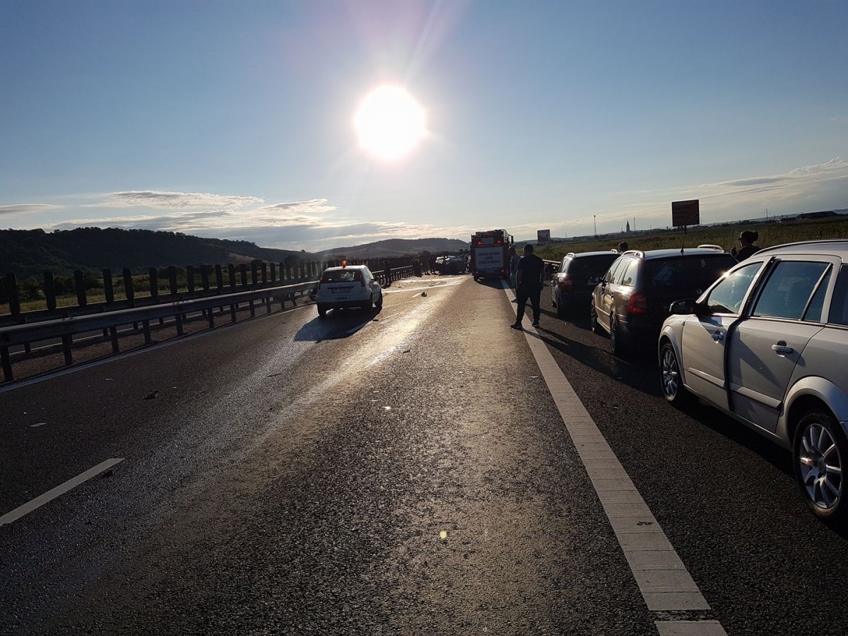 Accident pe autostradă. A intrat într-un TIR